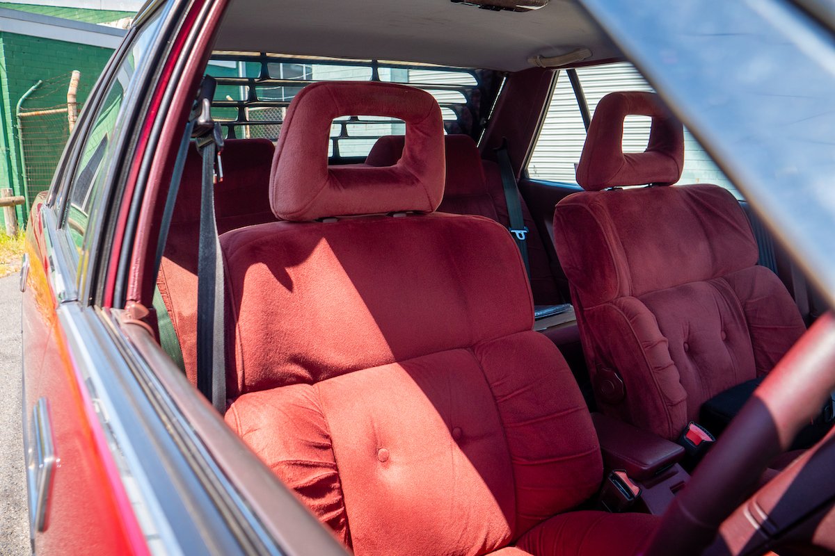 Mitsubishi Magna interior